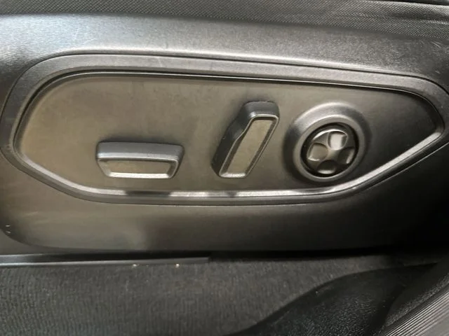 Used 2022 Red Jeep Overland image 15