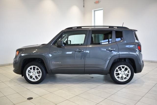 Used 2022 Gray Jeep Latitude image 5