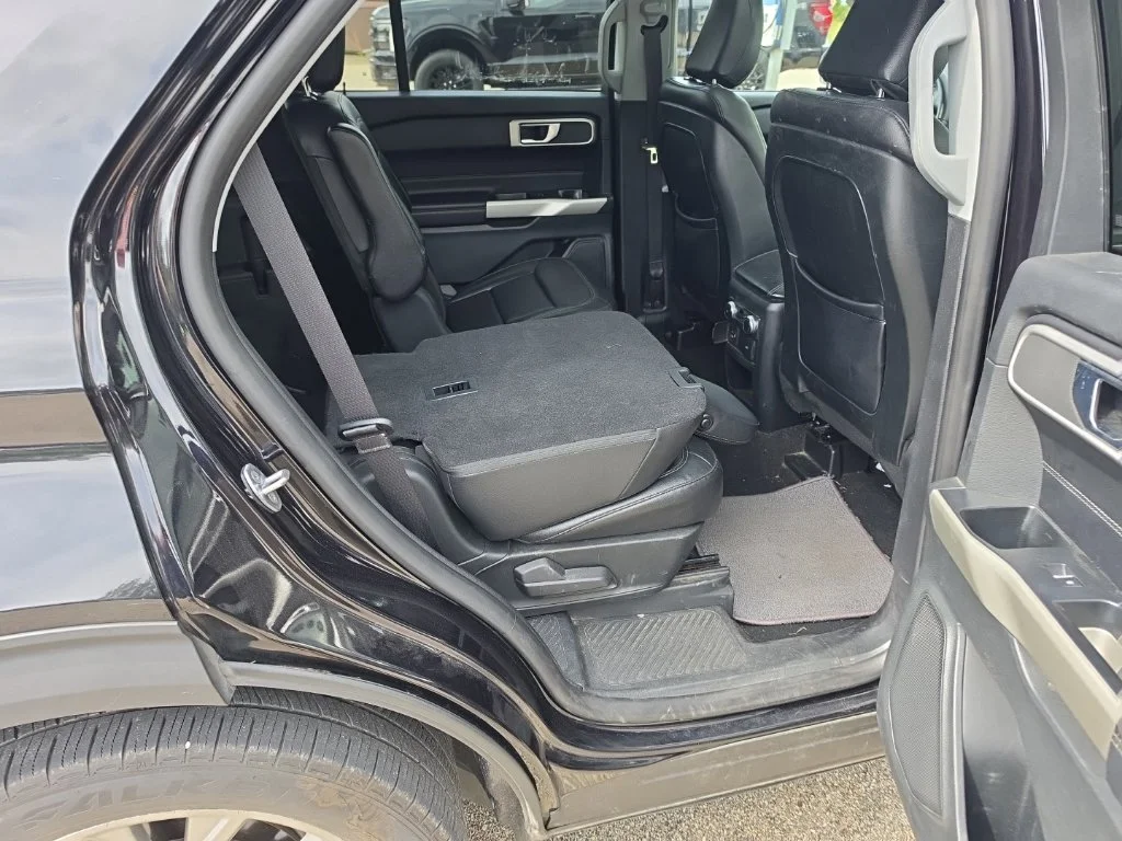 Used 2020 Black Ford XLT image 6
