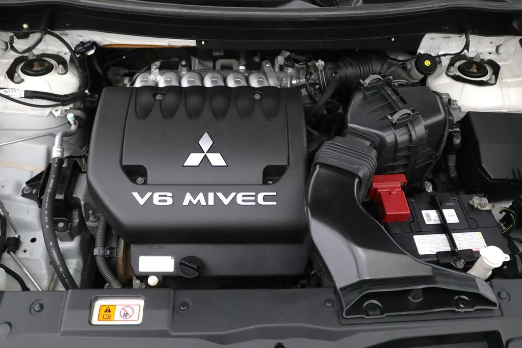 Used 2016 White Mitsubishi GT image 30