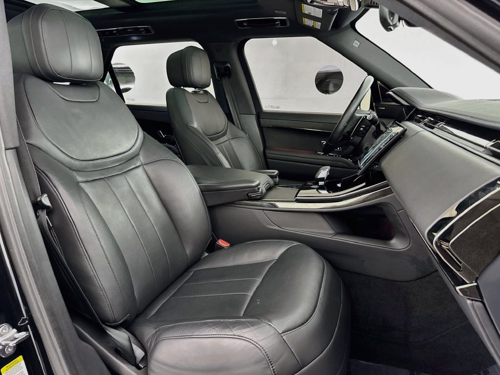 Used 2024 Black Land Rover SE image 29