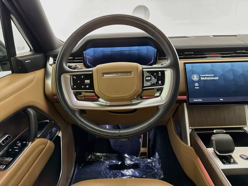Used 2025 White Land Rover SE image 23