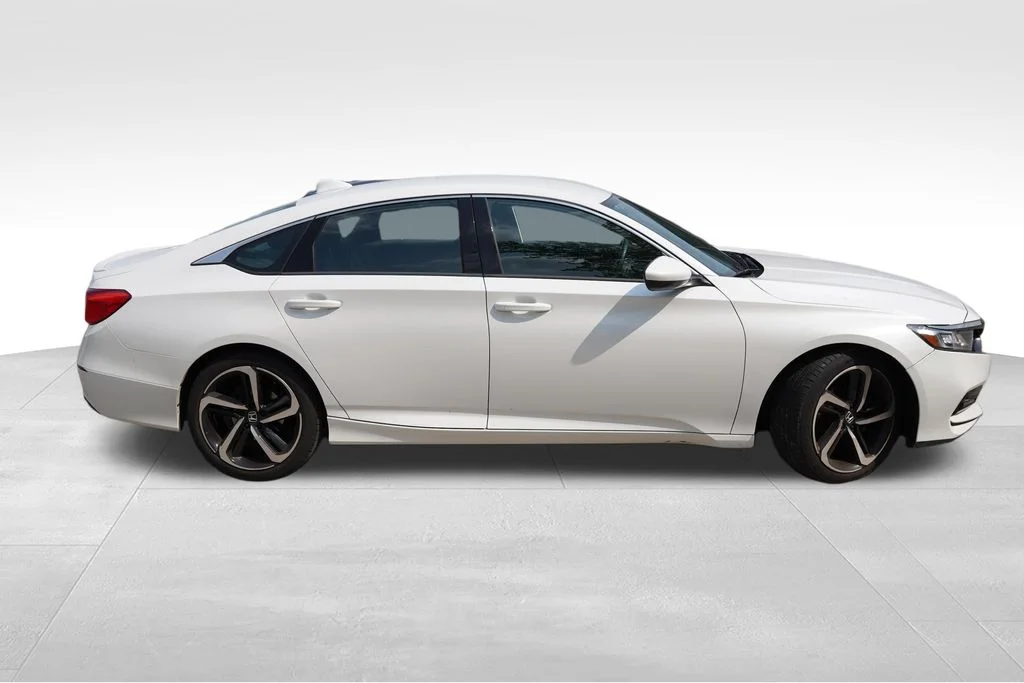 Used 2018 Platinum White Pearl Honda Sport image 2