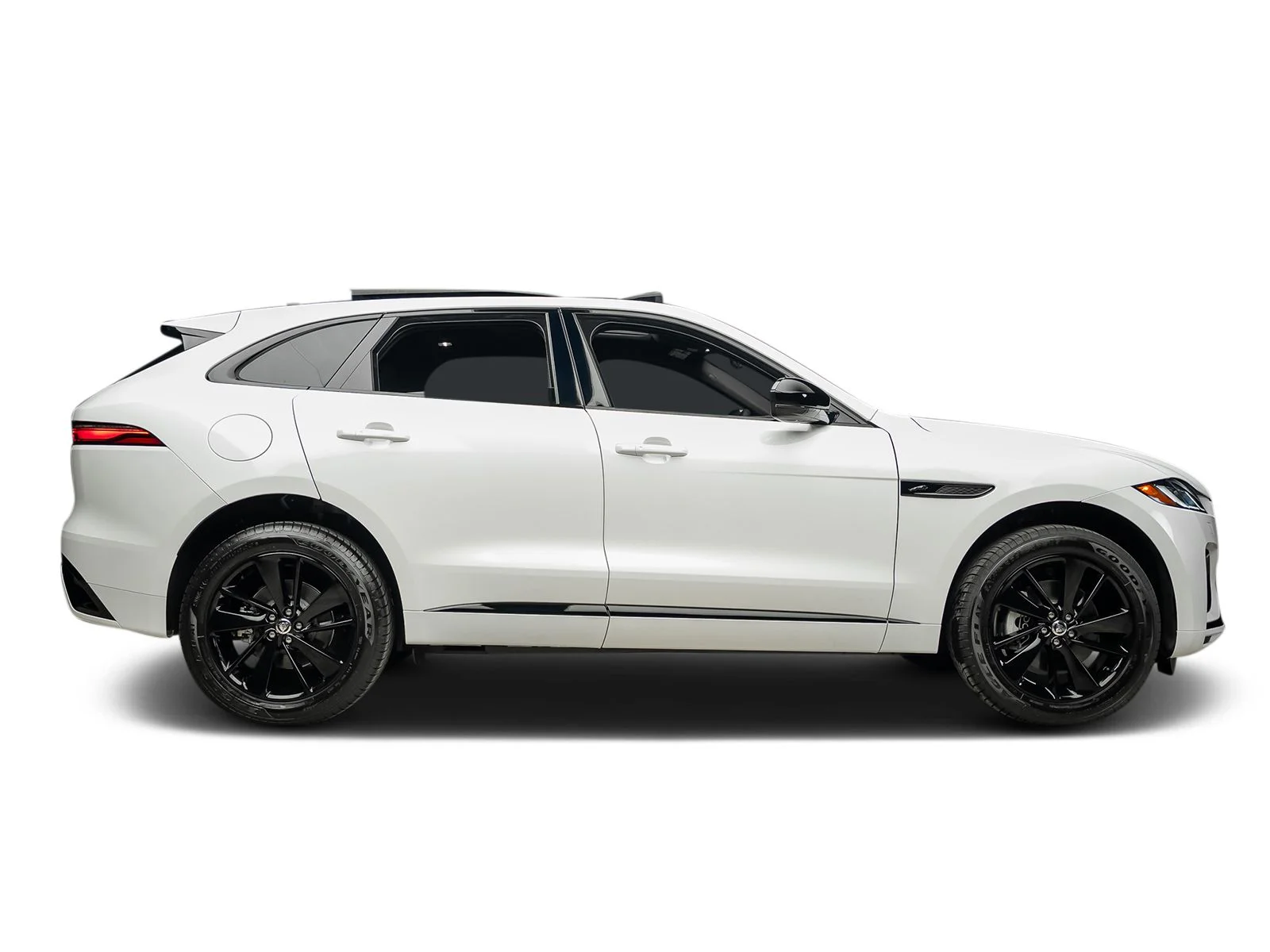 Used 2025 White Jaguar P250 R-Dynamic S image 5