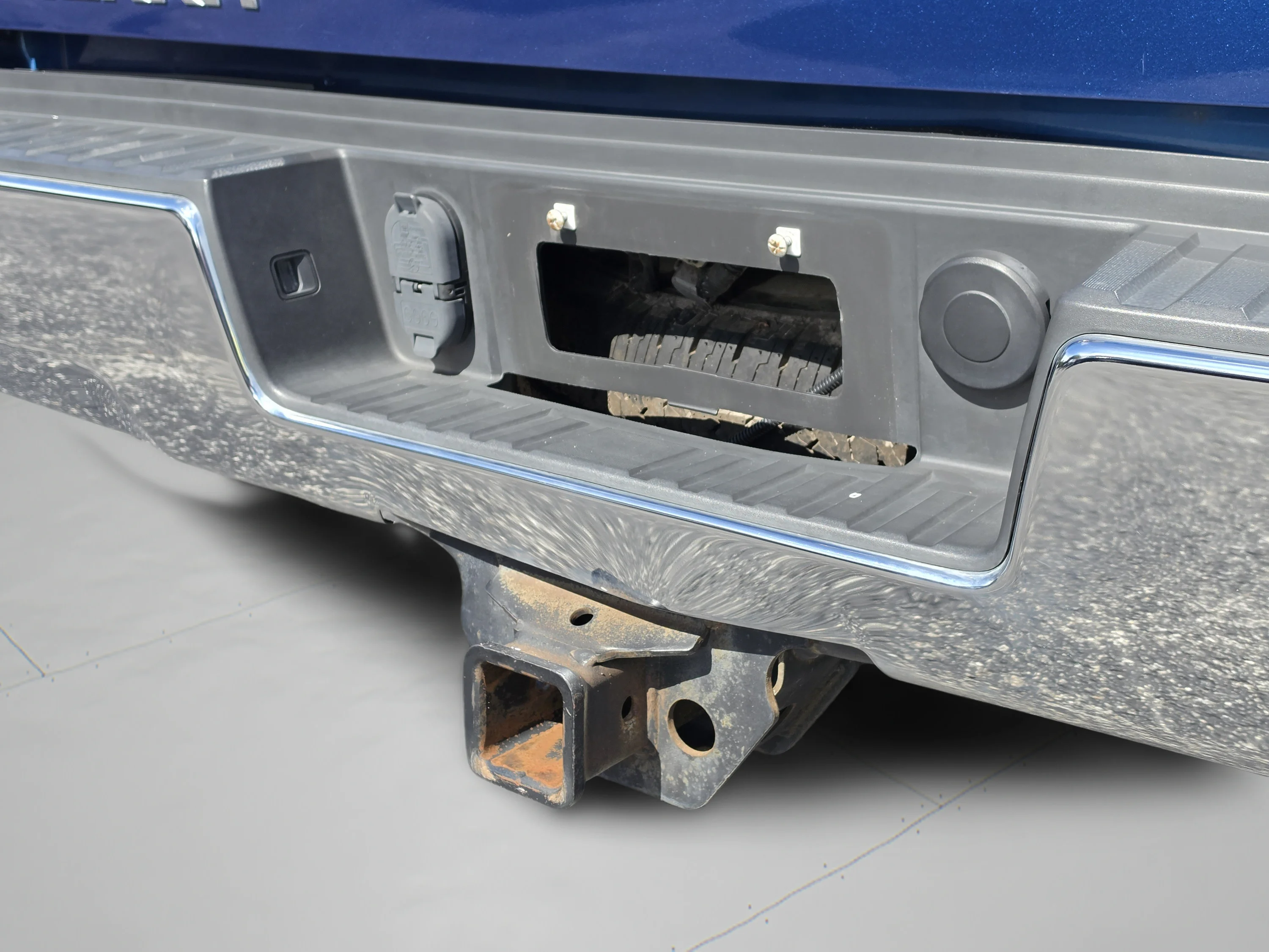 Used 2018 Stone Blue Metallic GMC Base image 16