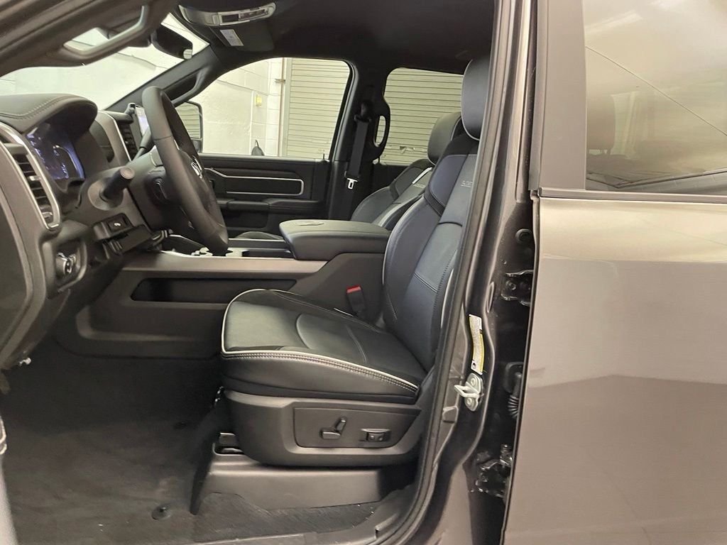 New 2026 Granite Crystal Metallic Clear-Coat Exterior Paint RAM Laramie image 19