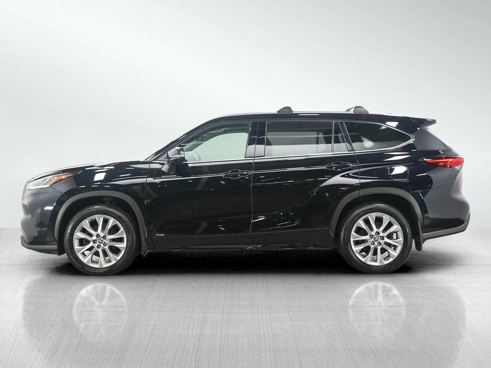 Used 2023 Toyota Highlander Hybrid Limited with VIN 5TDXBRCH3PS127685 for sale in Wayzata, Minnesota