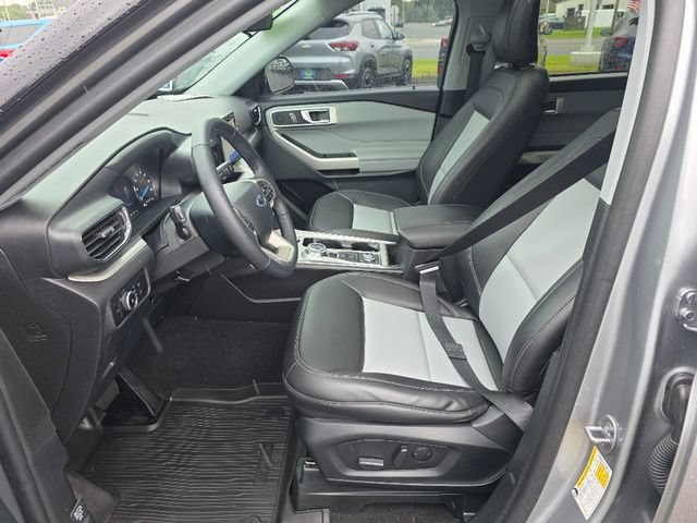 Used 2024 Silver Ford XLT image 34