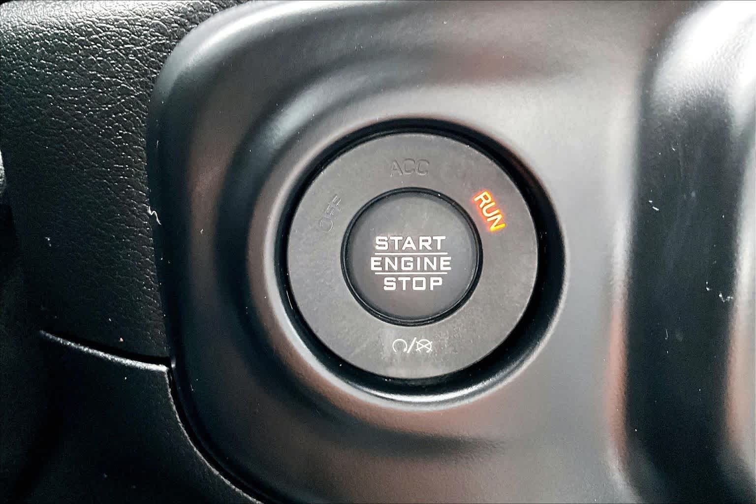 Used 2020 Black Clearcoat Jeep Sahara image 36