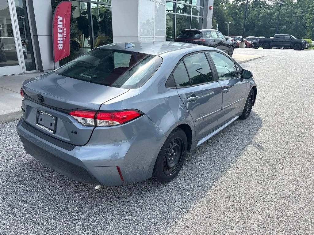 Used 2024  Toyota LE image 4
