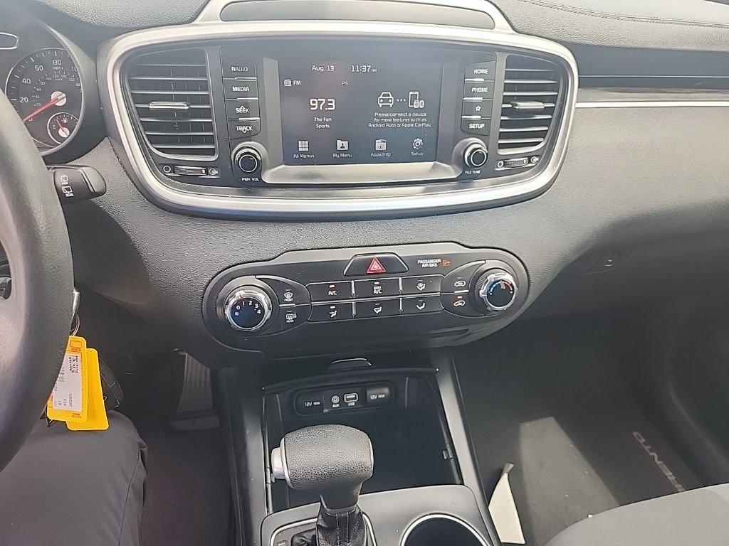 Used 2019 Black Kia L image 24
