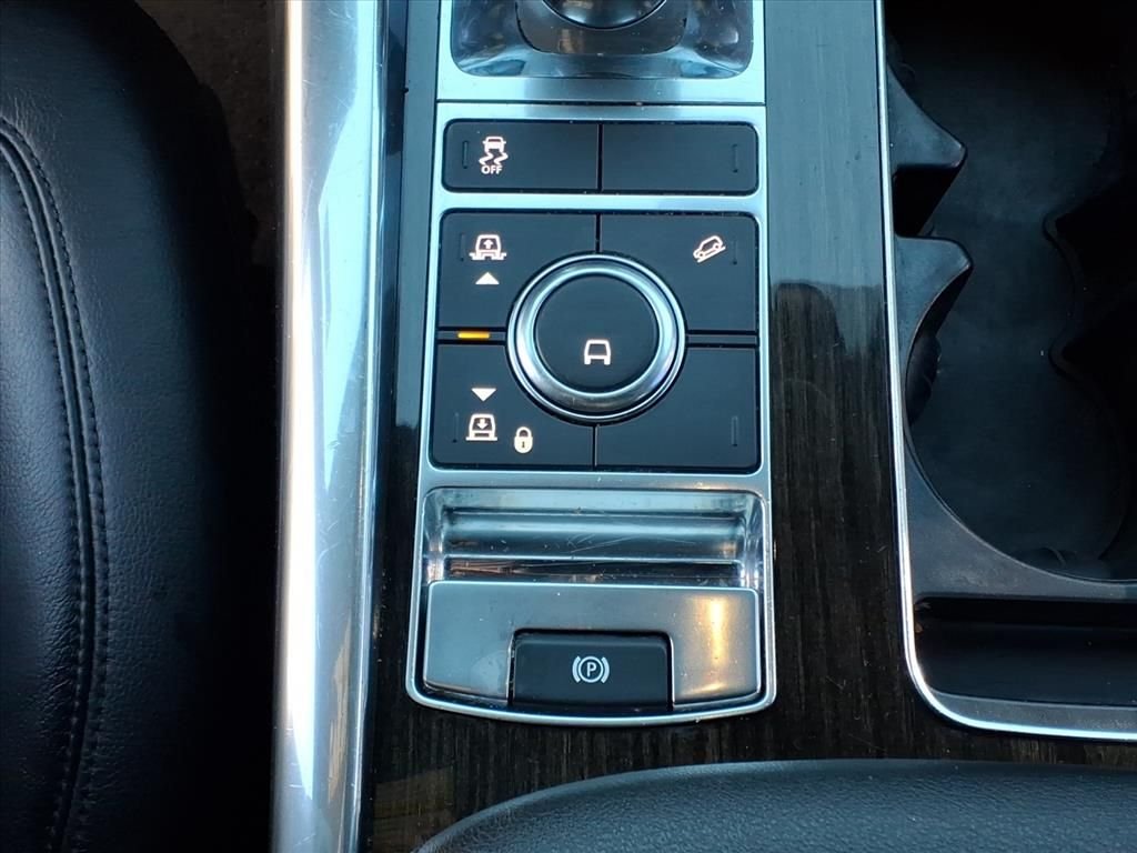 Used 2020 Santorini Black Metallic Land Rover SE image 14