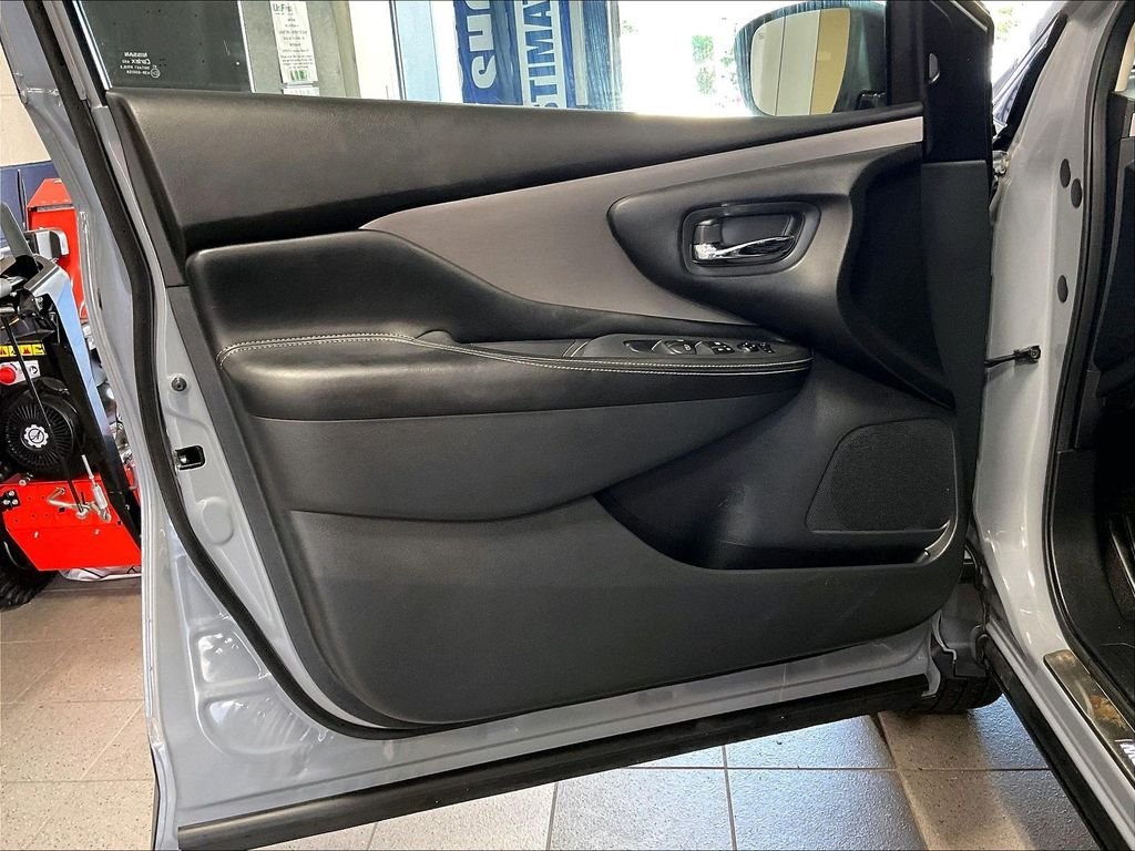 Used 2024 Gray Nissan SV image 9