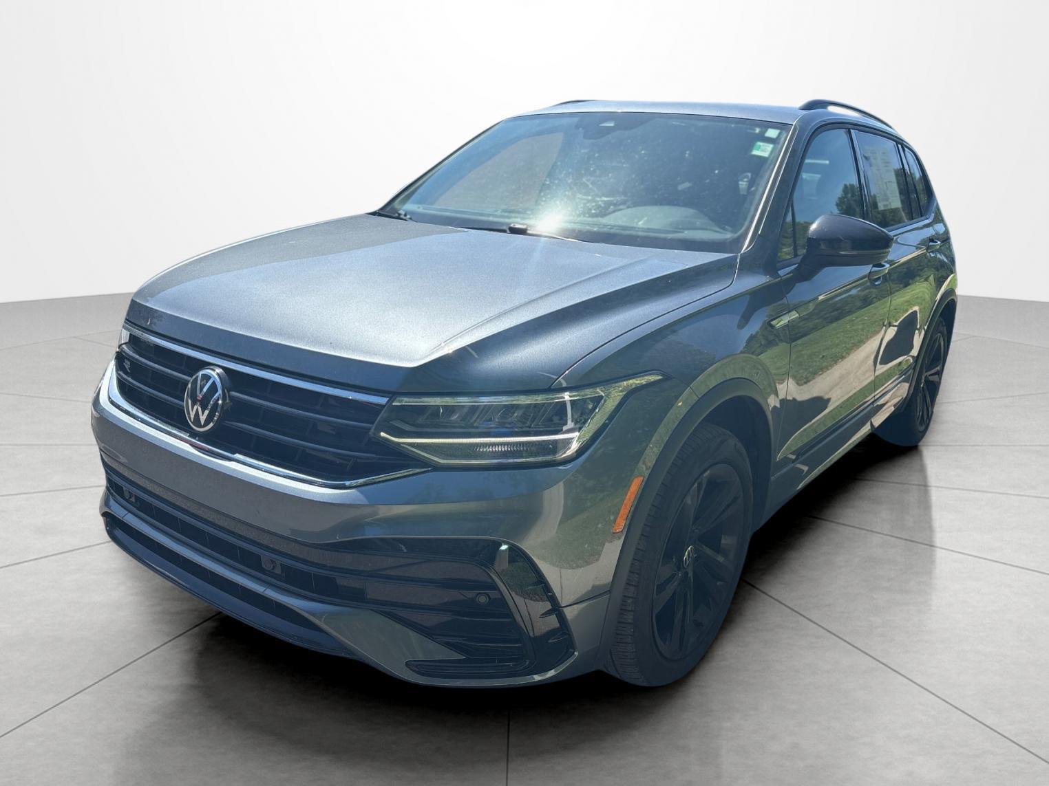 2023 Volkswagen Tiguan SE R-Line Black
