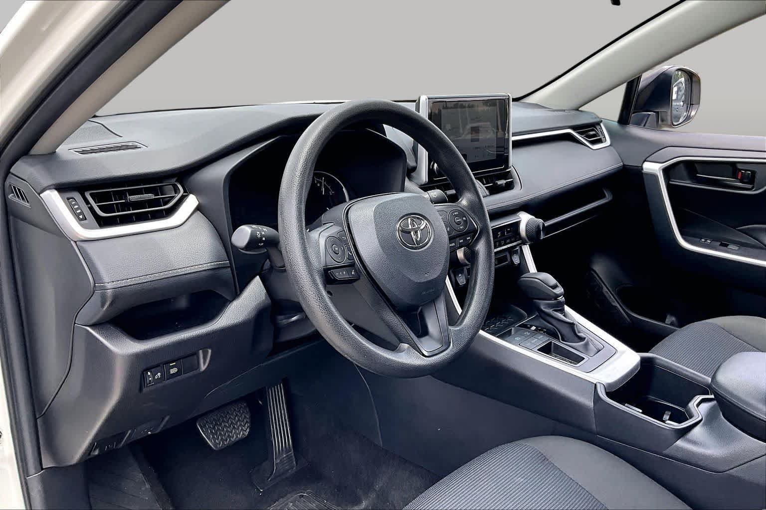 Used 2025 Ice Cap Toyota LE image 16