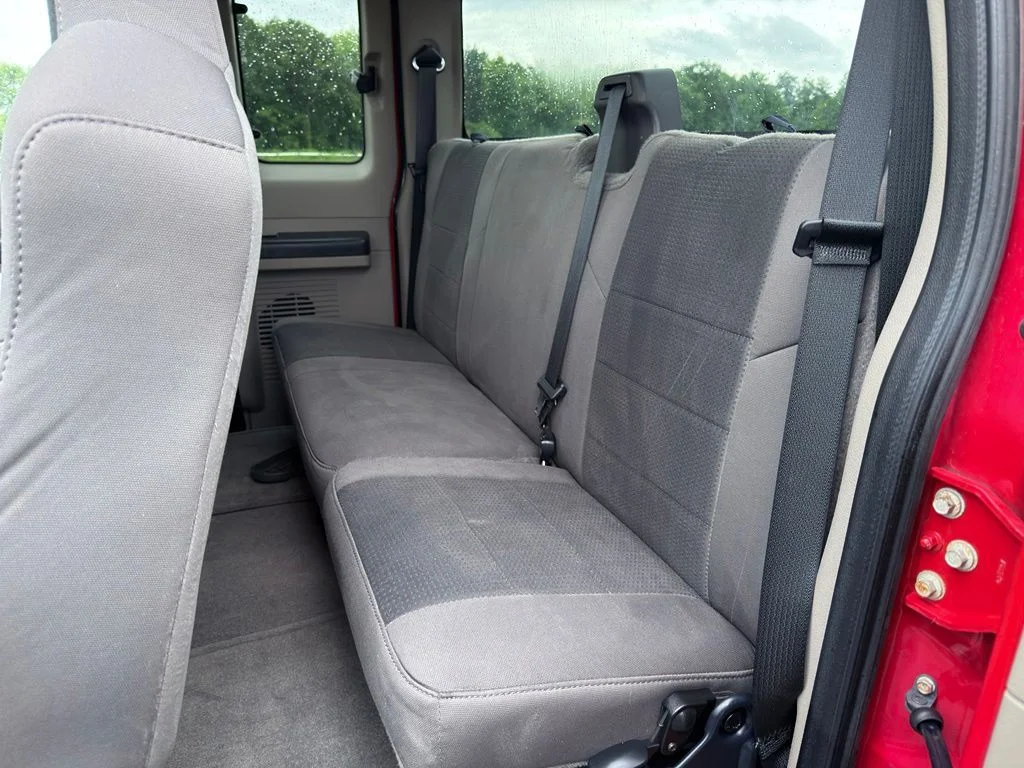 Used 2010  Ford XL image 3