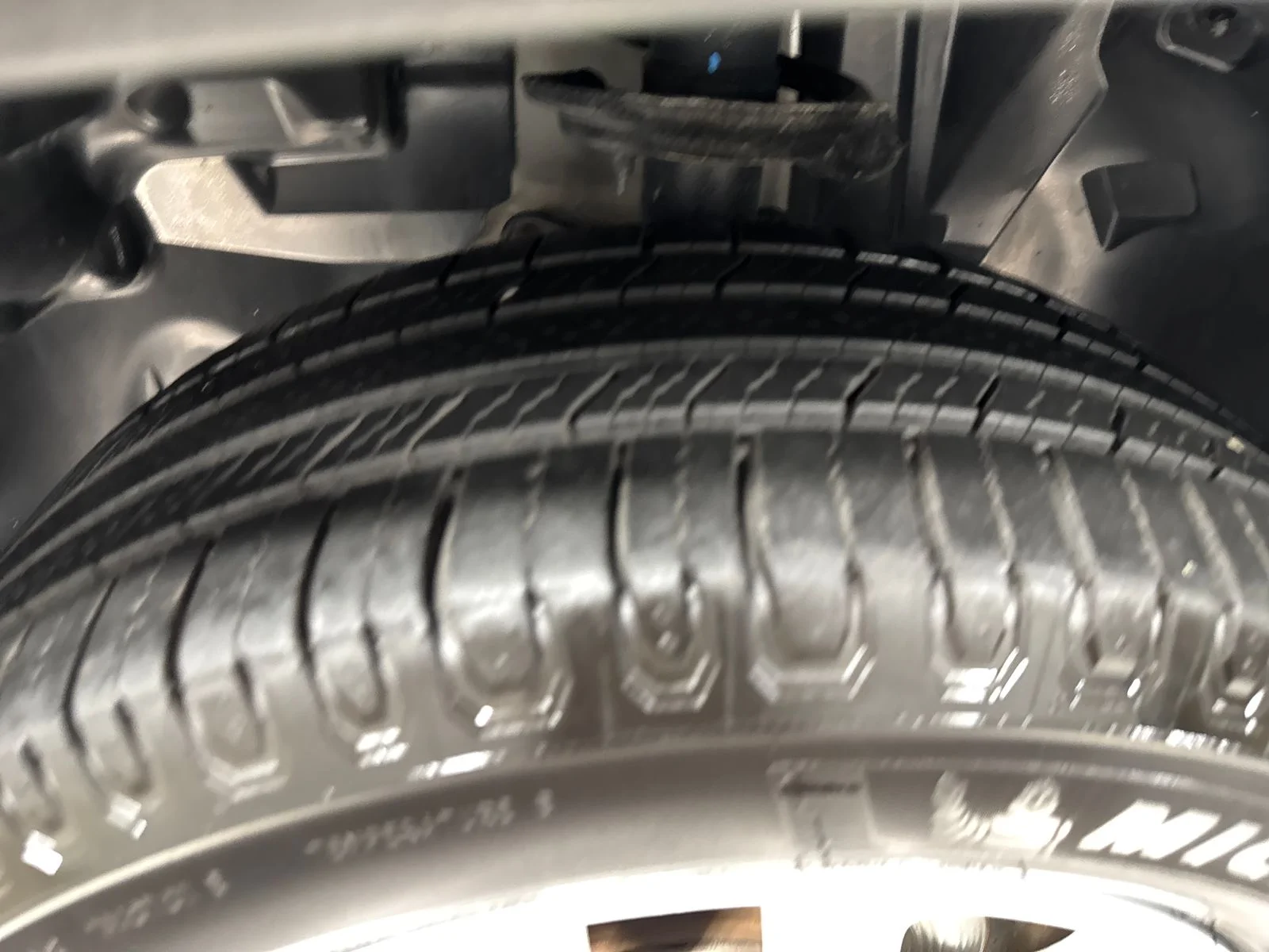 Used 2017 Granite Crystal Metallic Clearcoat Jeep Latitude image 11