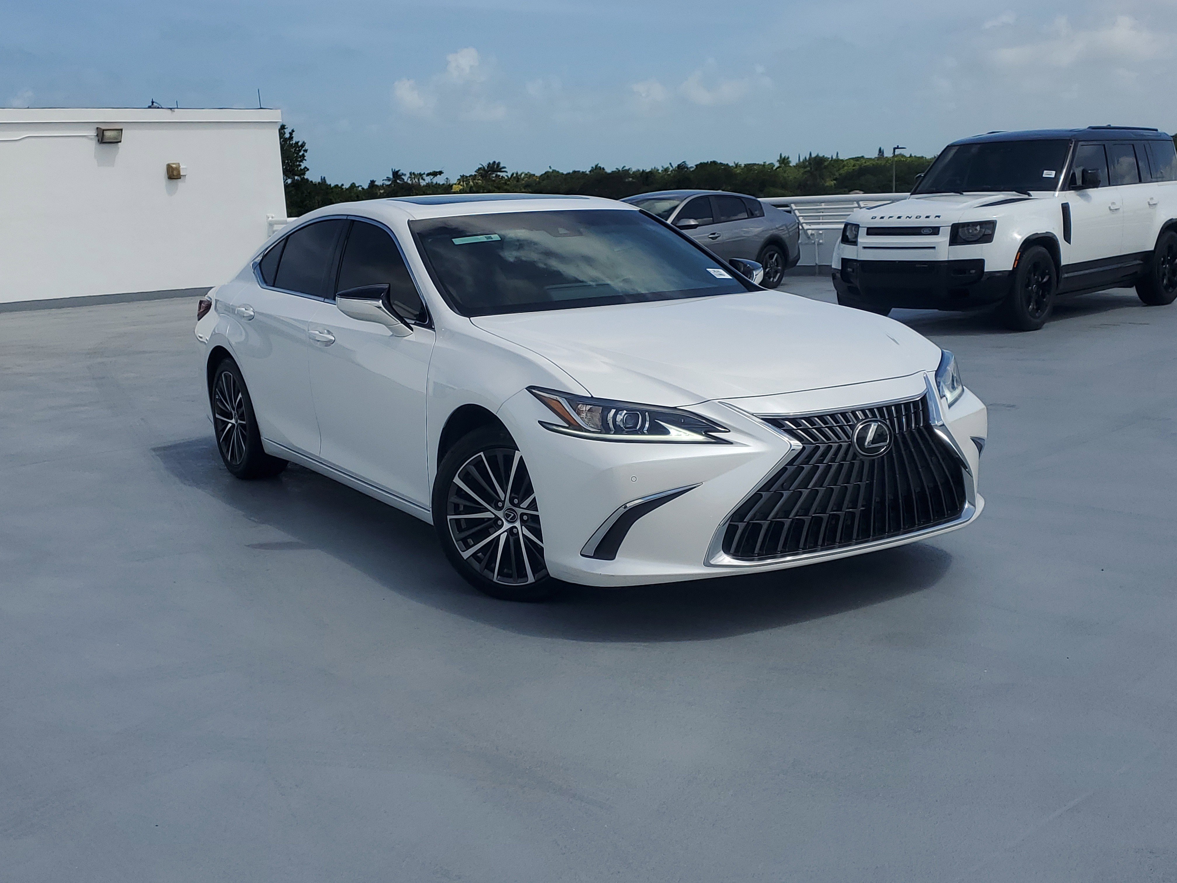 2023 Lexus ES 350 350's photo
