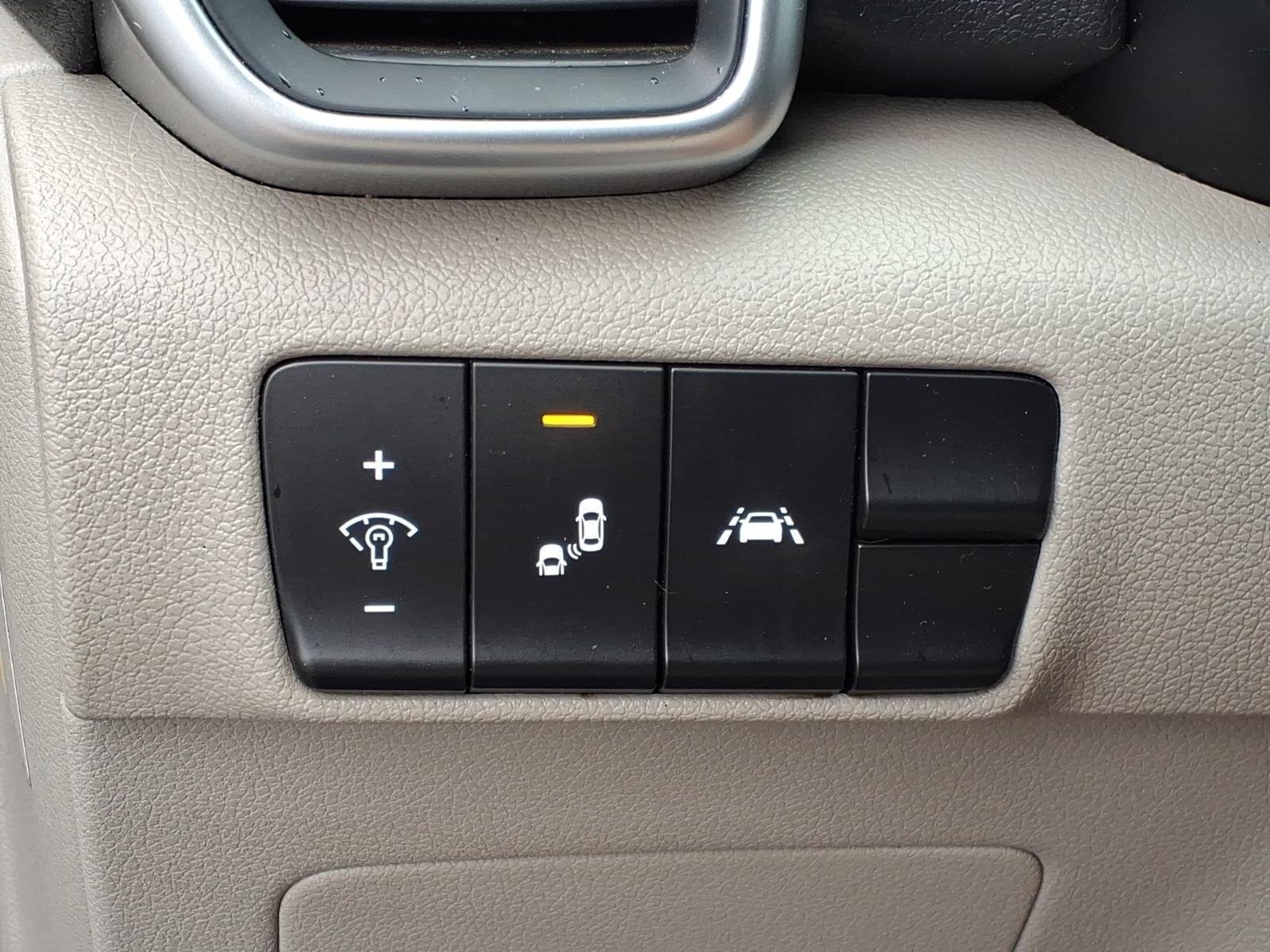 Used 2021 Snow White Pearl Kia LX image 7