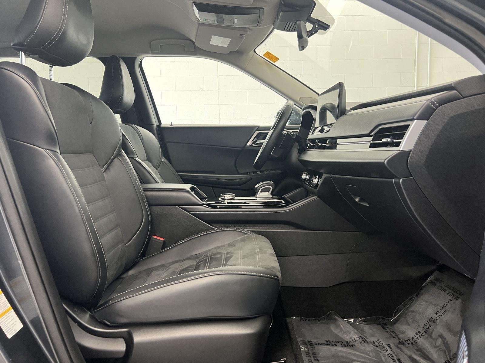 2025 Mitsubishi Outlander SE - Photo 28