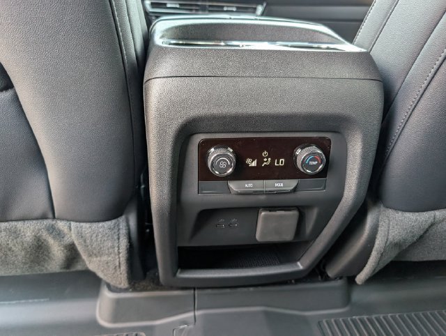 2027 Chevrolet Traverse LT - Photo 6