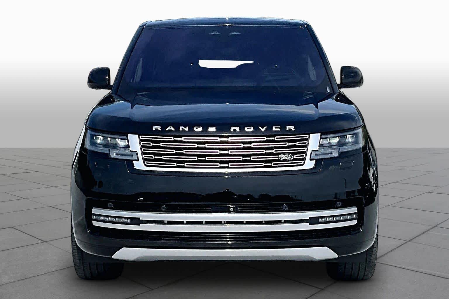 Used 2023 Ligurian Black SV Bespoke Ultra Metallic Sat Land Rover Autobiography image 4