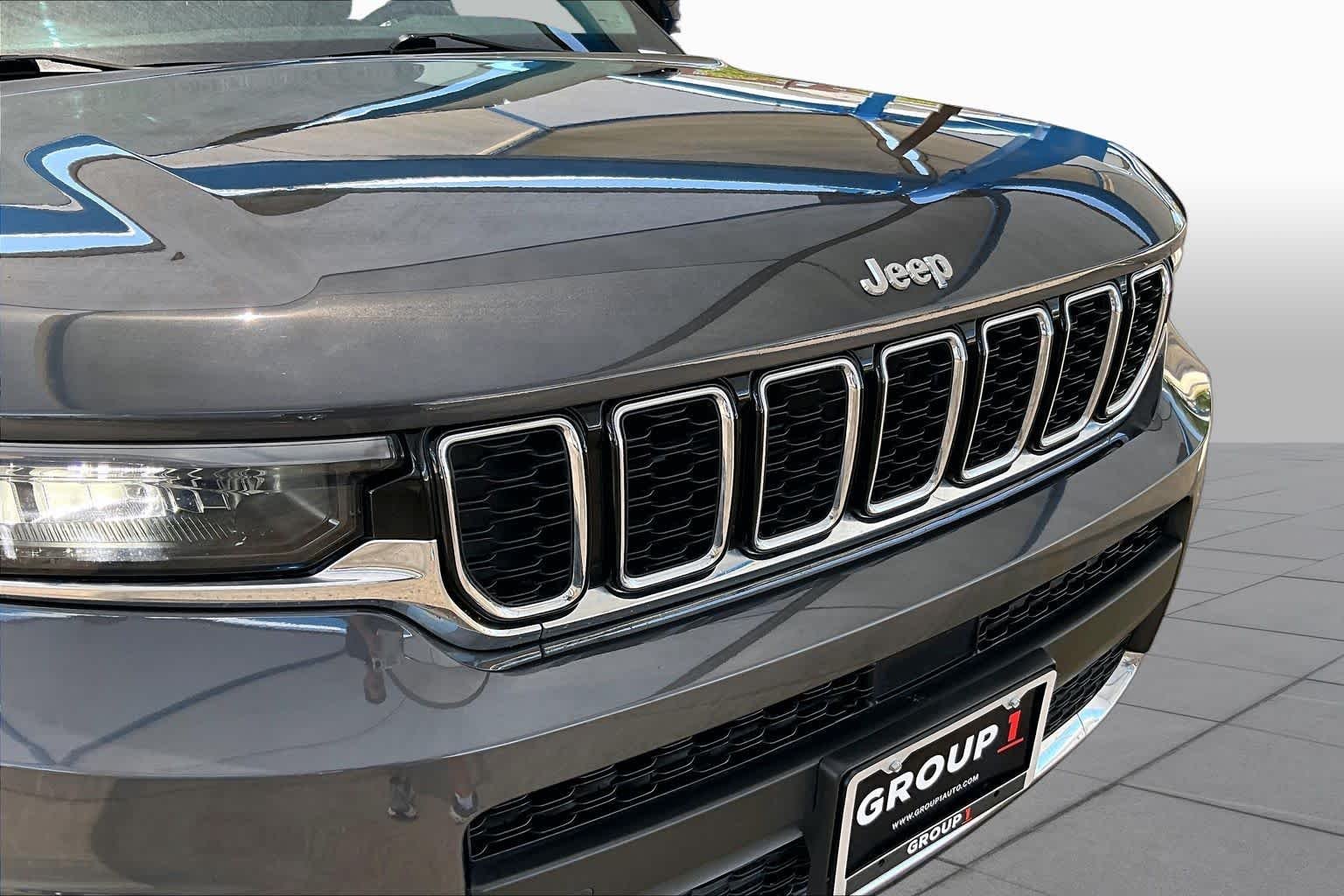 Used 2022 Baltic Gray Metallic Clearcoat Jeep Limited image 30