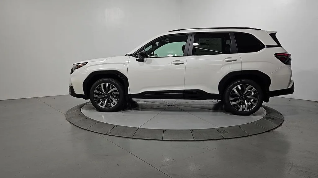 New 2026 CRYSTAL WHITE PEARL Subaru Touring image 2