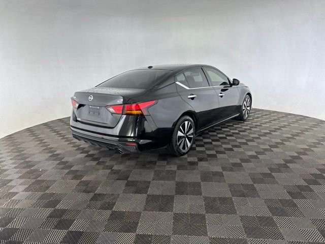 Used 2020 Black Nissan 2.5 SL image 5