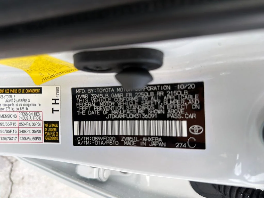 2021 Toyota Prius LE - Photo 30