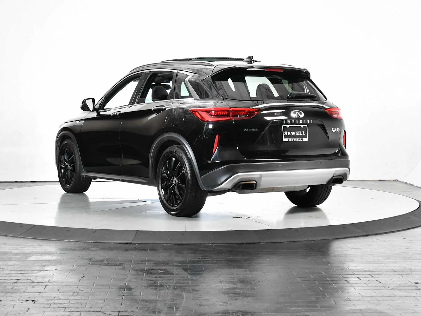 Used 2019 Black Obsidian INFINITI ESSENTIAL image 3