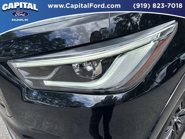 Used 2023 Black INFINITI Premium Select image 11