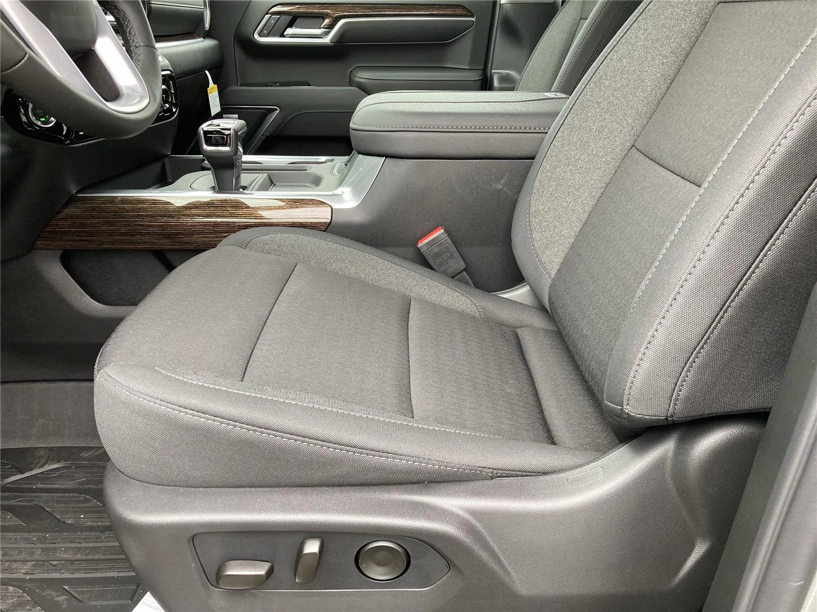 New 2026 Sterling Metallic GMC Elevation image 24