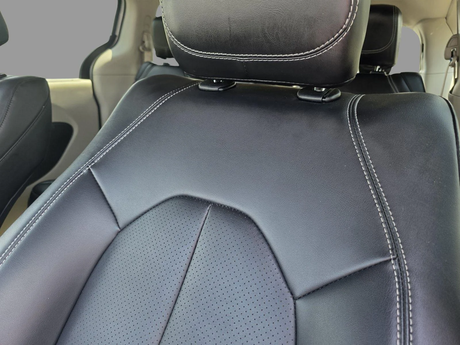 Used 2024 Silver Mist Clearcoat Chrysler Touring L image 25