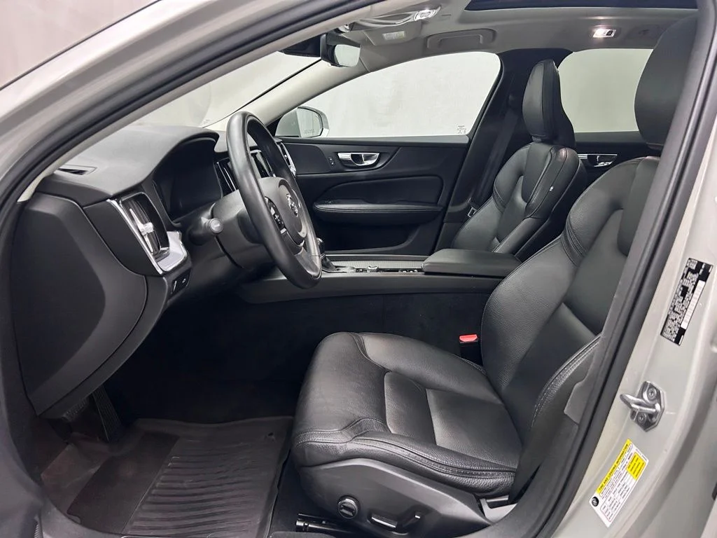 Used 2020 Silver Volvo T5 image 12