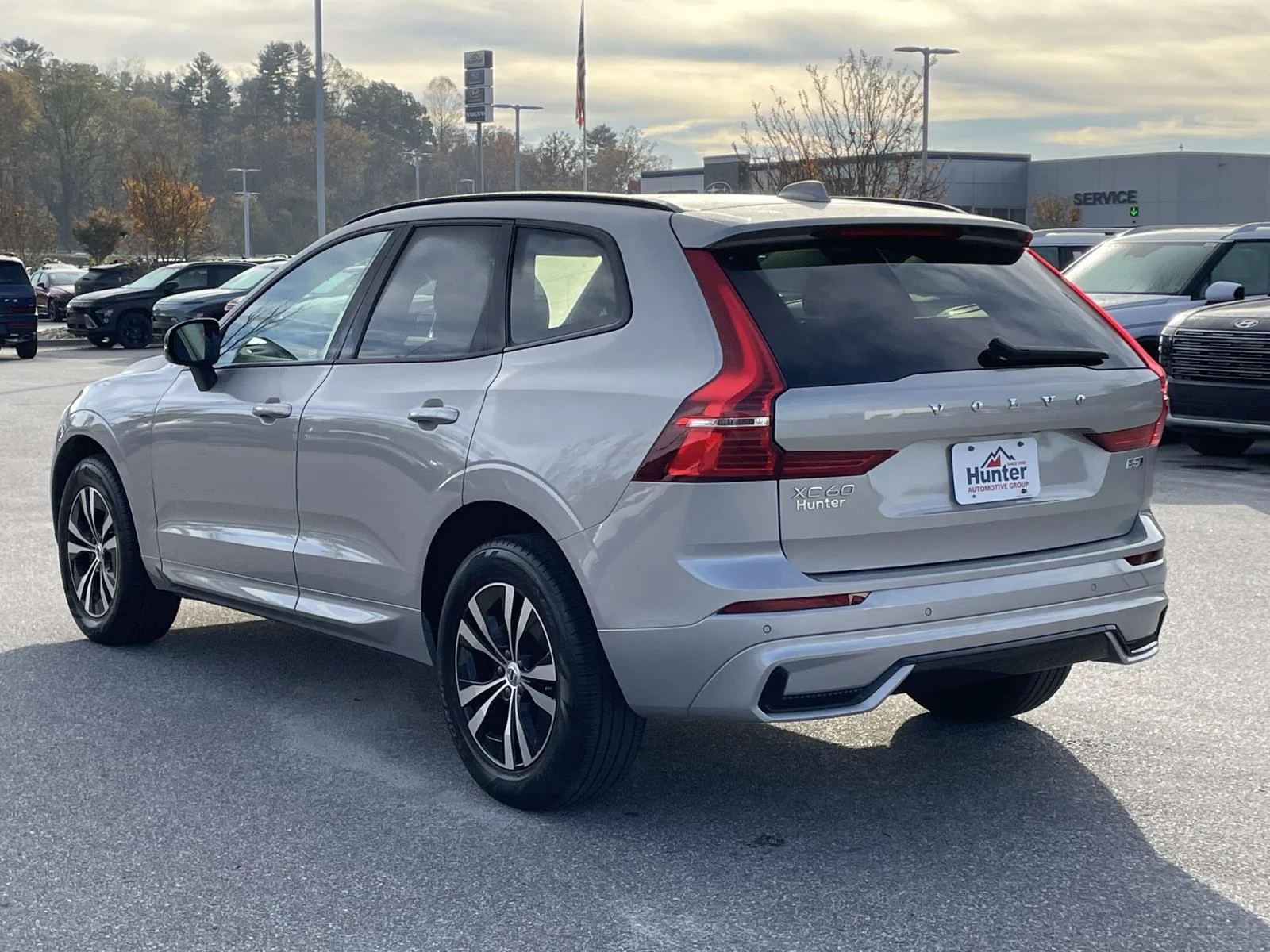 Used 2025 Silver Dawn Metallic Volvo Core image 27