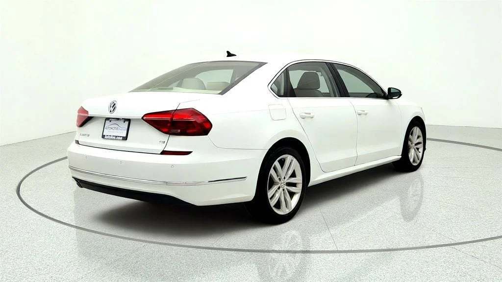 Used 2018 Pure White Volkswagen 2.0T SE w/Technology Automatic image 5