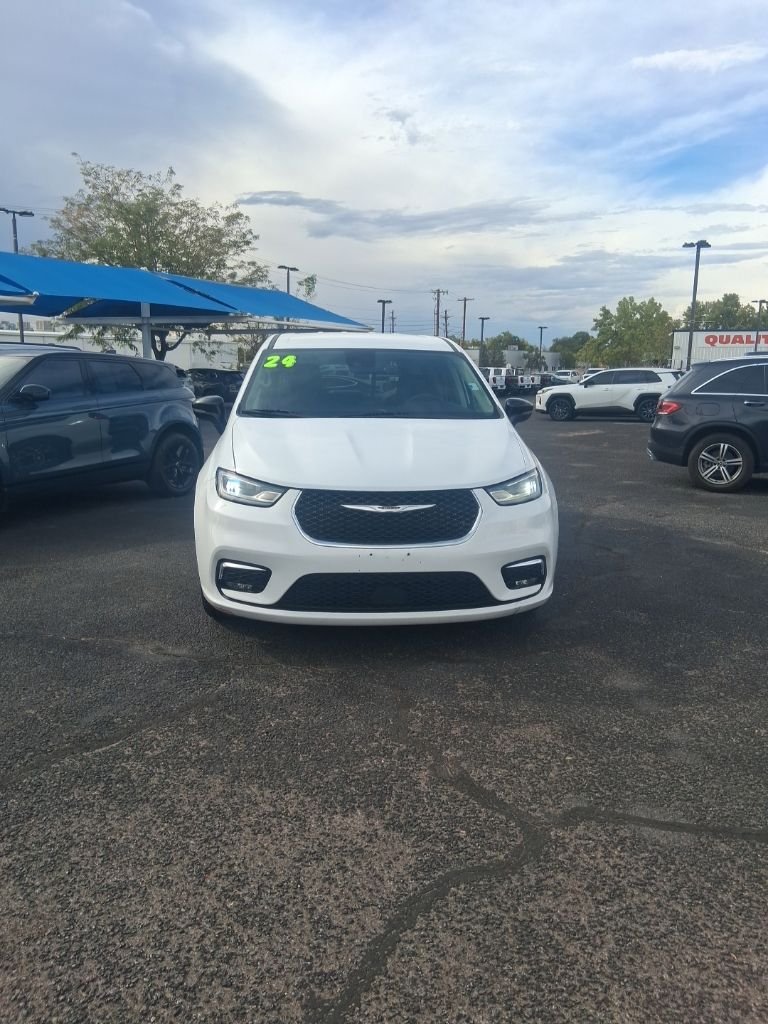 Used 2024 White Chrysler Touring L image 1