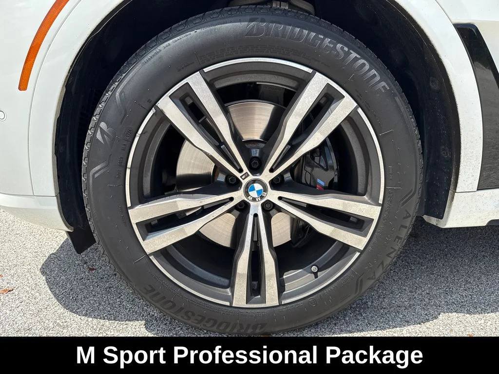 Used 2024 White BMW xDrive40i image 11