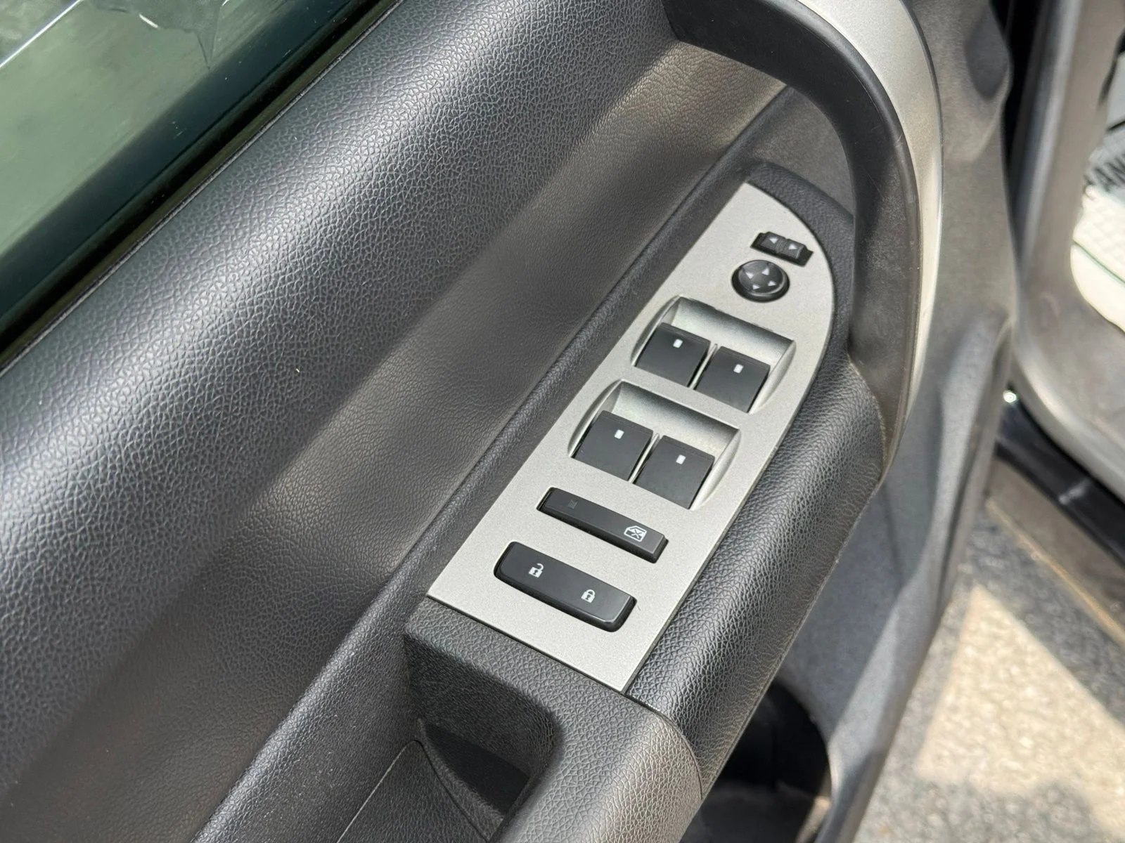 Used 2009 Black Chevrolet LT image 12