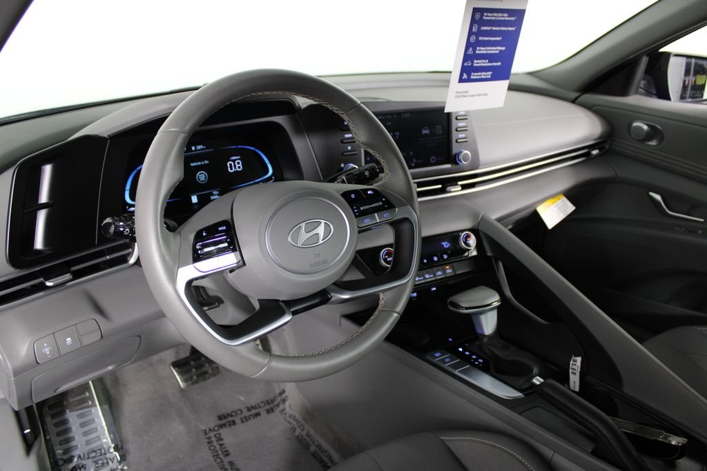 2025 Hyundai Elantra SEL - Photo 18
