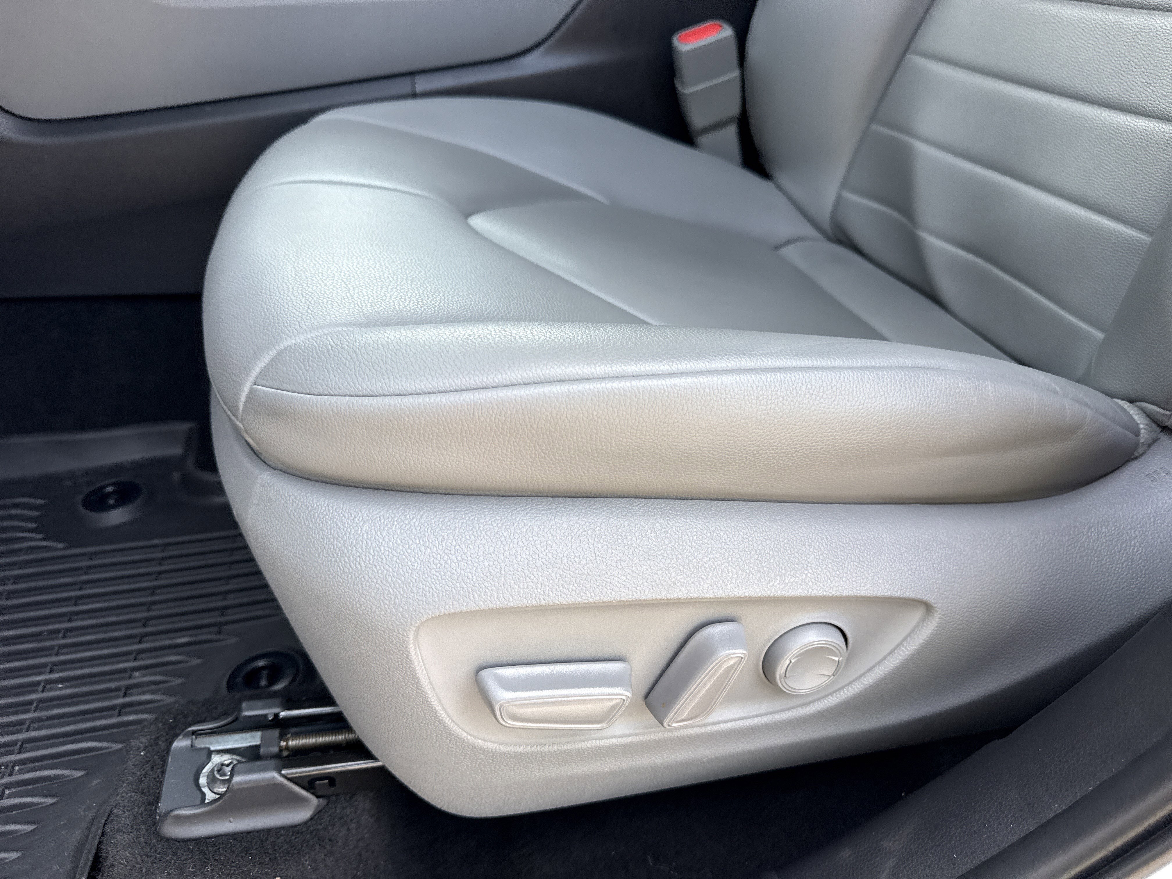 2023 Toyota Highlander XLE - Photo 12