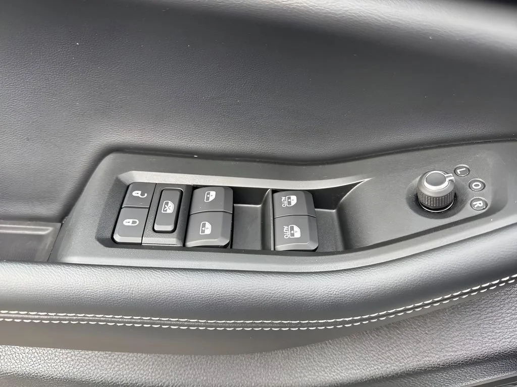 Used 2025 White Jeep Laredo X image 26