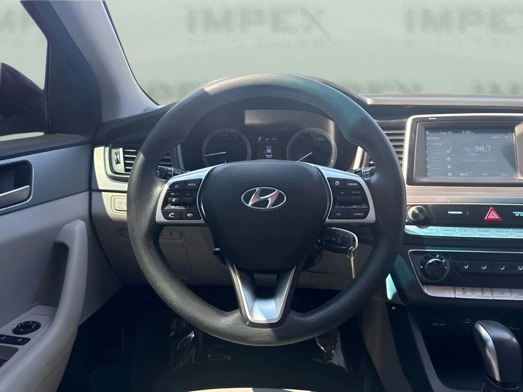 Used 2019 Red Hyundai SE image 12