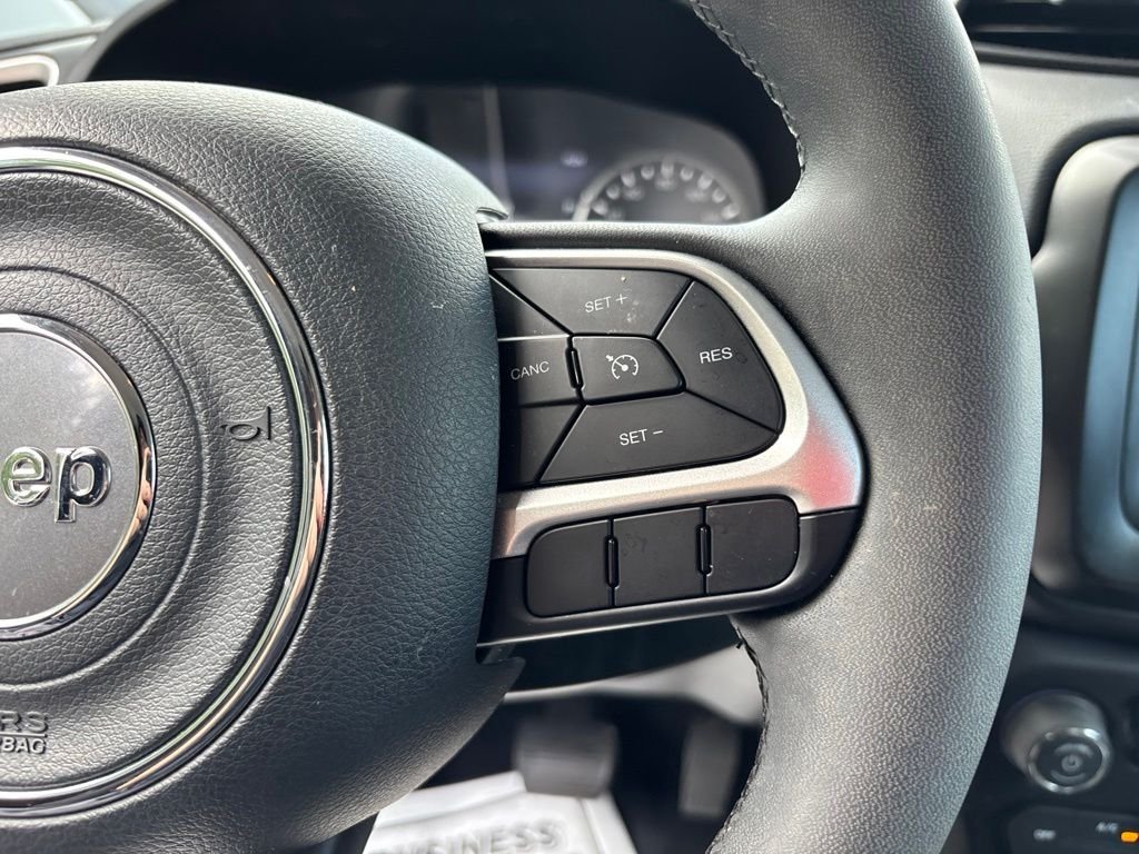 Used 2021 White Jeep Latitude image 23
