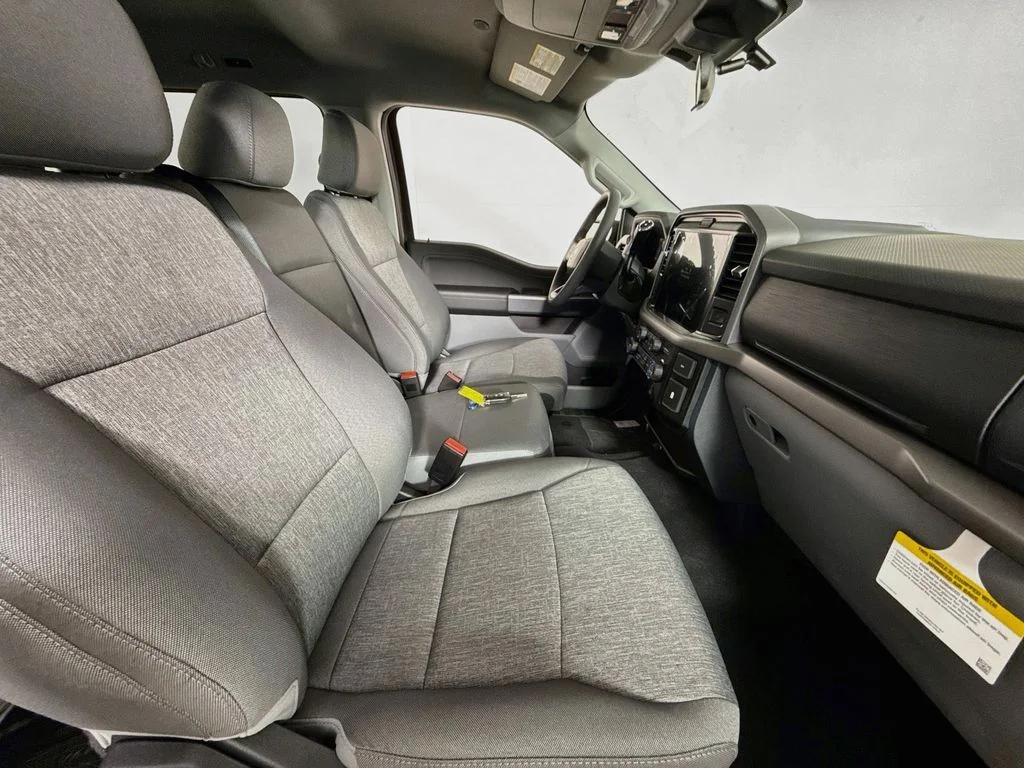 New 2026 Carbonized Gray Metallic Ford XLT image 25