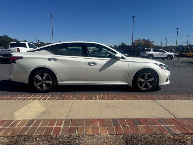 Used 2021 White Nissan 2.5 SL image 5