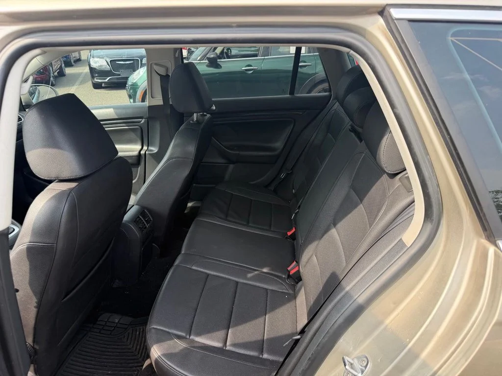 Used 2013 Silver Volkswagen 2.0L TDI image 10