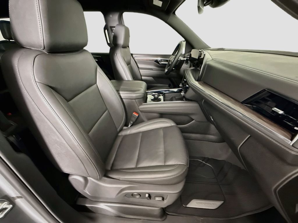 Used 2026 Gray Chevrolet Z71 image 29