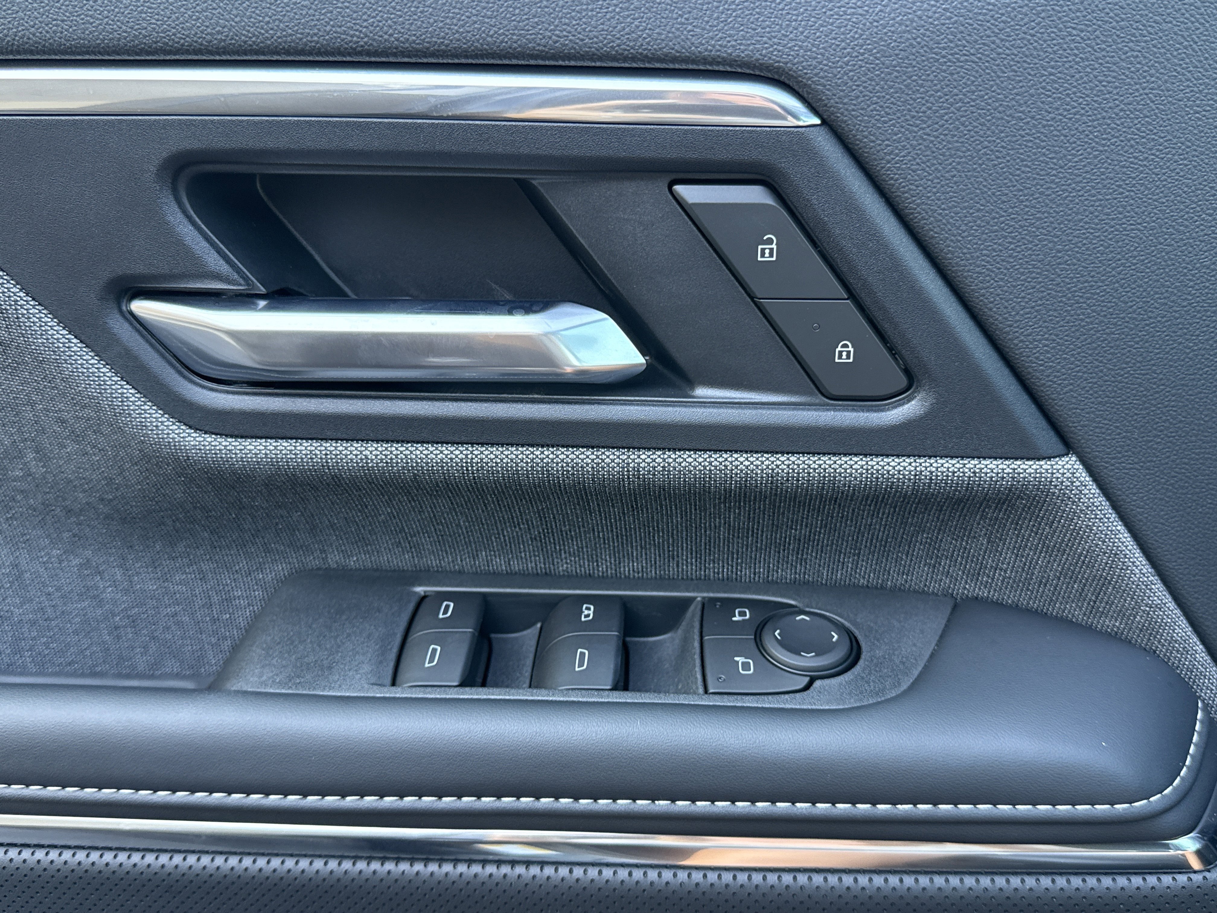 2026 GMC Sierra EV Elevation - Photo 17